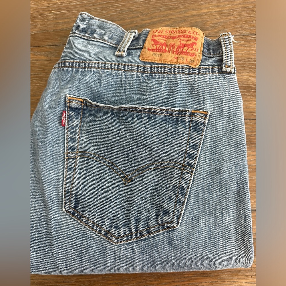Levi's 501 Button Fly Jeans Size 38x32 Slight Discolorization‎ Right Ankle